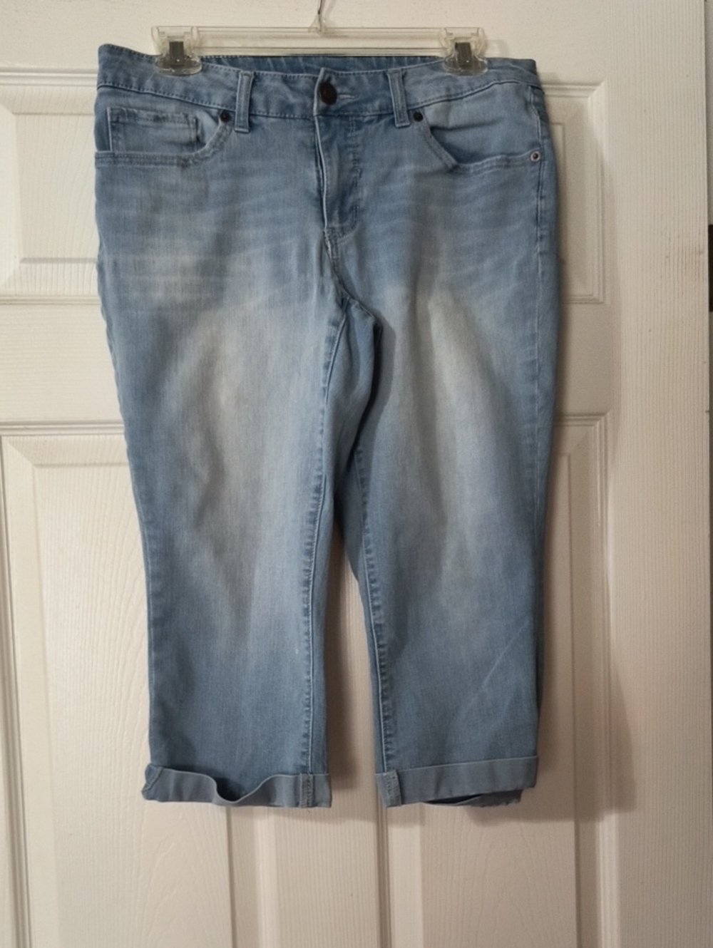 Time and Tru Light Blue Cropped Jeans